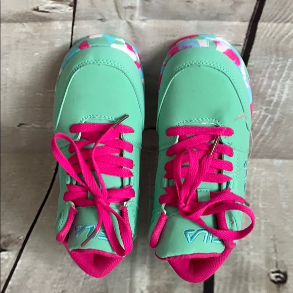 FILA girls high top sneakers in size 2.5 NWOT - Picture 10 of 16